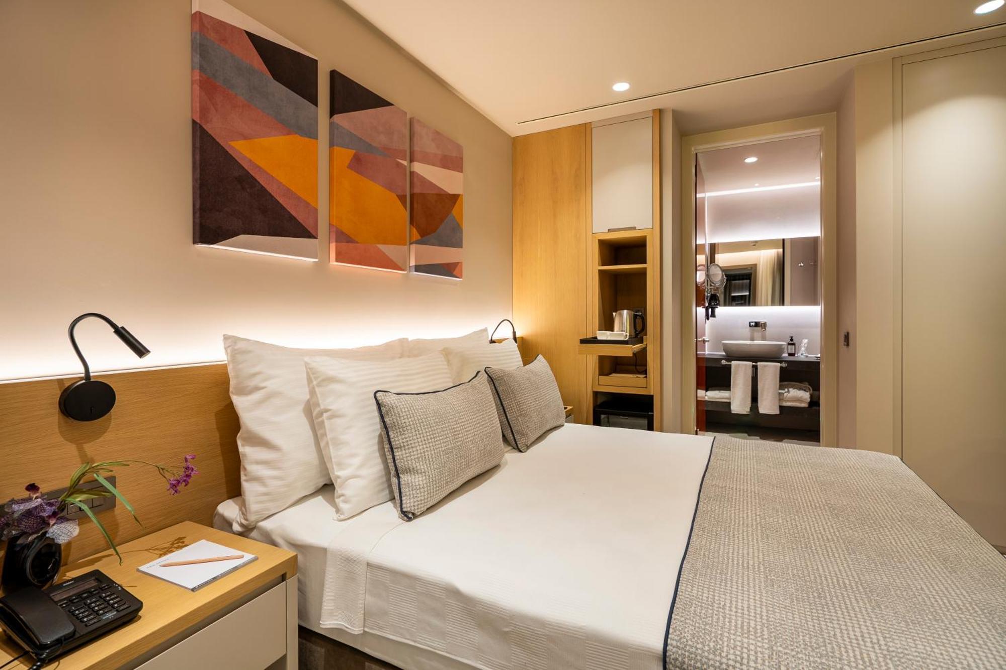 Erk Hotel *