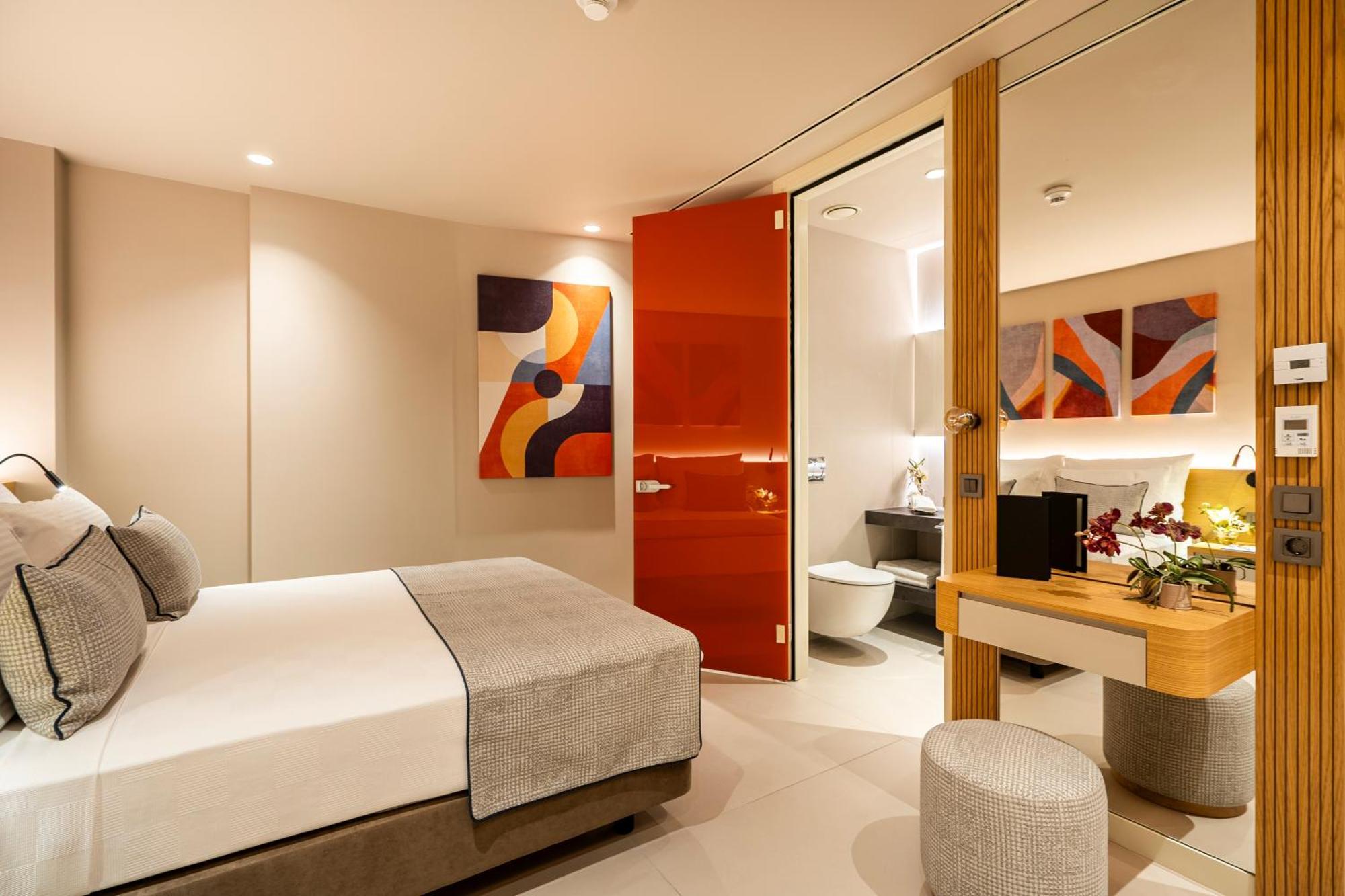 Erk Hotel *