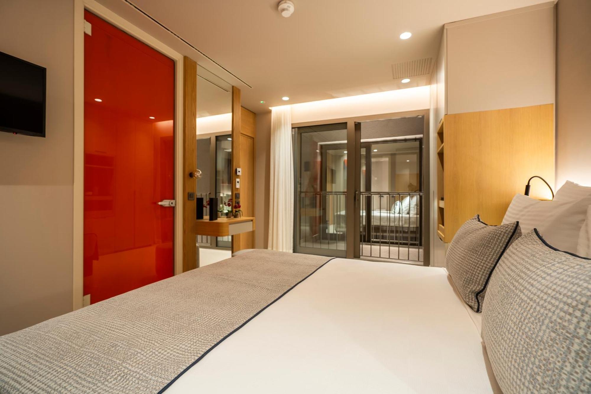 Erk Hotel *